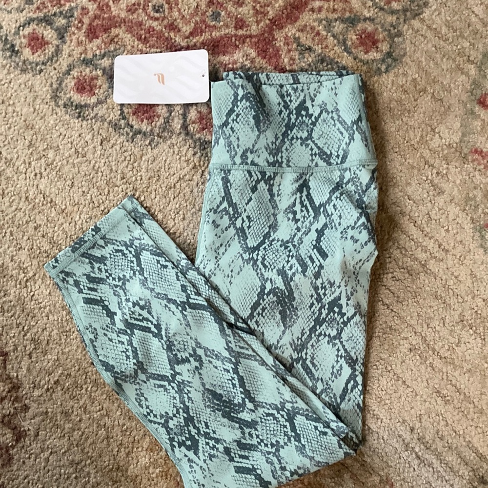 NWT out of stock print Fabletics Powerhold Leggings